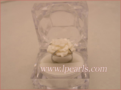 30mm white flower-design shell ring jewelry