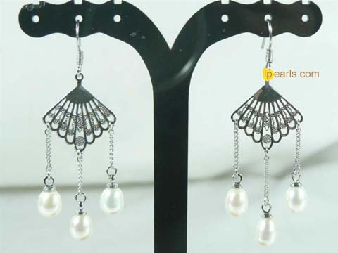 cute white 5*7mm tear drop pearl dangling earrings