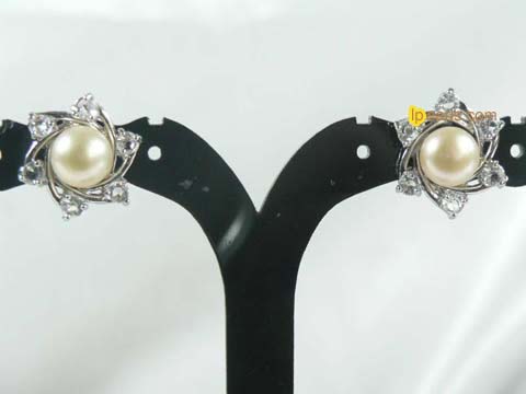pink freshwater pearl stud earrings with zircon