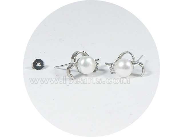white stud earrings with freshwater pearl with zircon