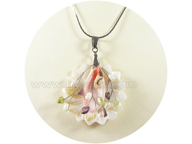 4.2*4.2cm white color shell pendant with gem bead