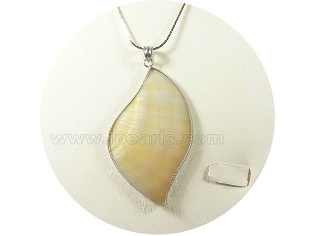 4*7cm yellow irregular shape shell pendant