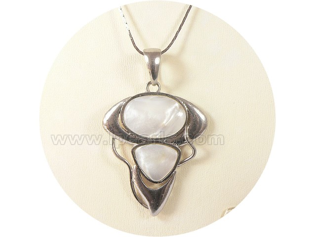 4*5cm charming oval and triangle white shell pendant