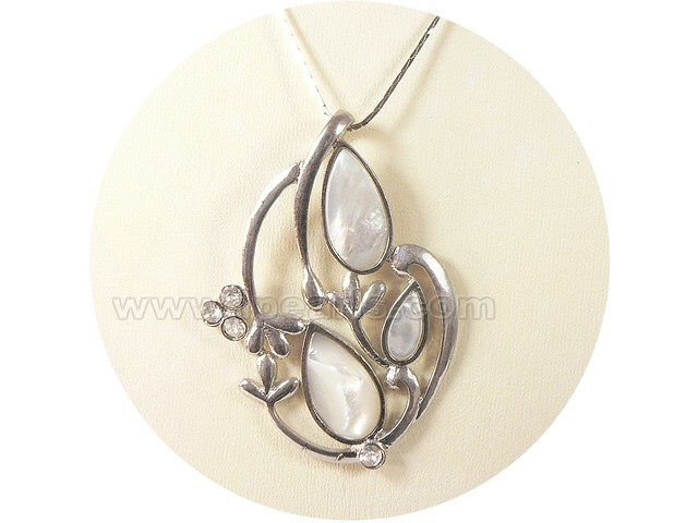 5.5*6cm beautiful teardrop shape white shell pendant
