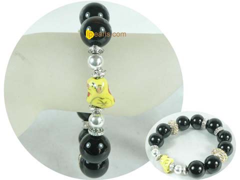 charming 15mm and 18mm black carnelian bracelet