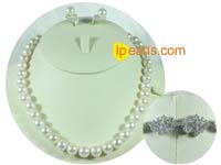 10-11mm white round freshwater pearl set