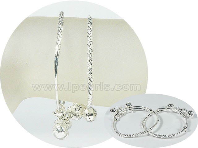 a pair sterling silver bracelets with flower pattern for kid