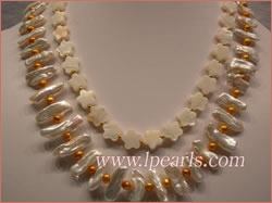 Necklace made of biwa jewelry pearls & flower shell beads