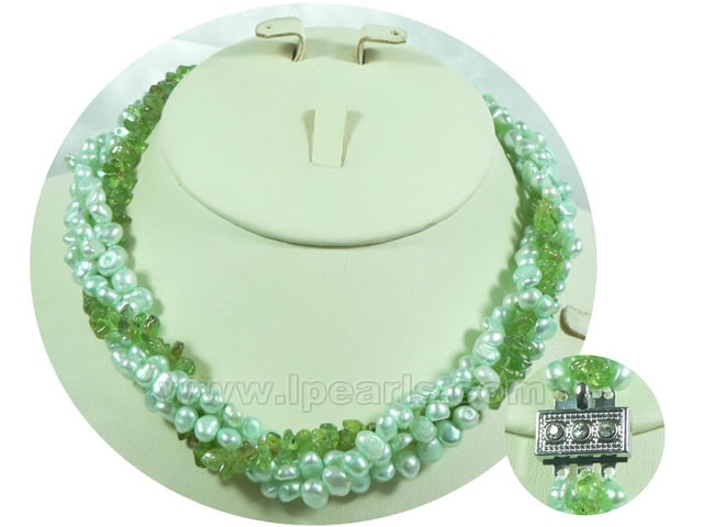 4 twisted strands pearl necklace with olivine stones