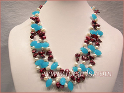 Necklace made of bliter and top drill pearls with crystal beads