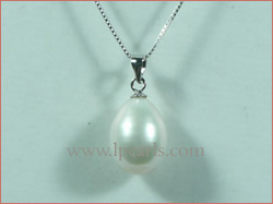 white tear drop pearl pendant