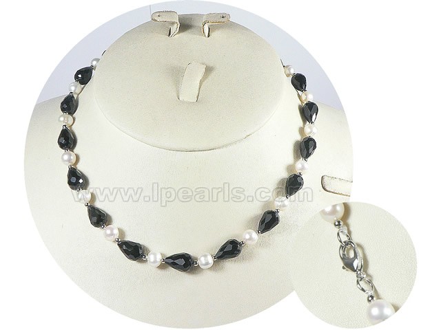 white fresh water jewelry pearl necklace with black crystal bead