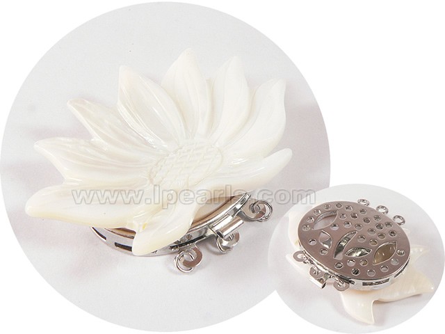 3.5*5cm beautiful white water lily shape shell clasp