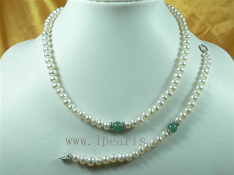 7-8mm white freshwater pearl necklace set with green jade bead