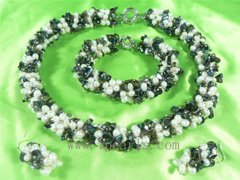 white rice shape pearl necklace set with crystal beads